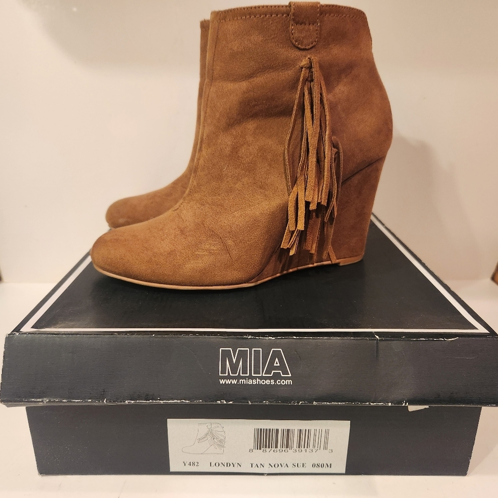 MIA Womens Tan Suede Fringe Wedge Ankle Boots ~ Size 8